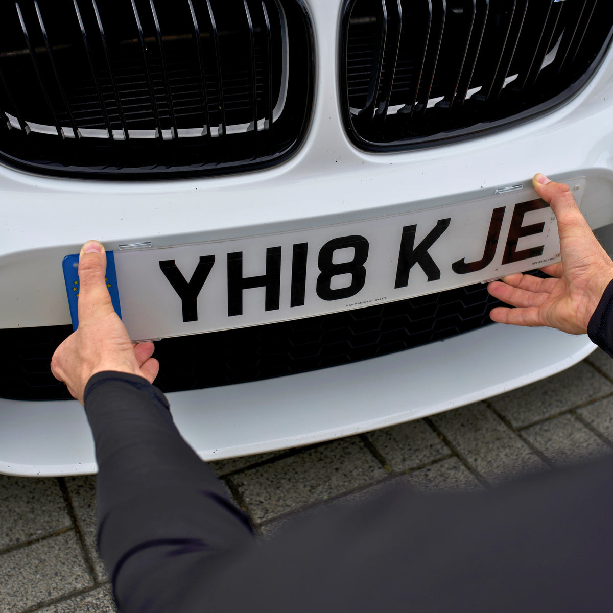 Fitting a UK front number plate into the clear PLEXICLICK® V1.3D UK clips